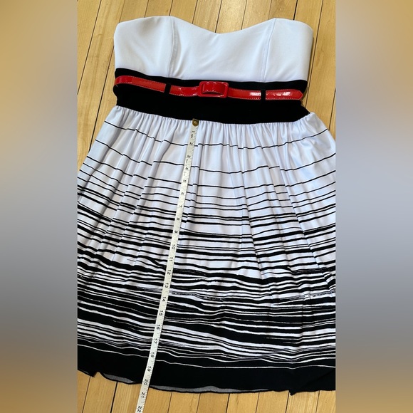 Jolie Belted Strapless Dress Size 12 - Picture 9 of 10